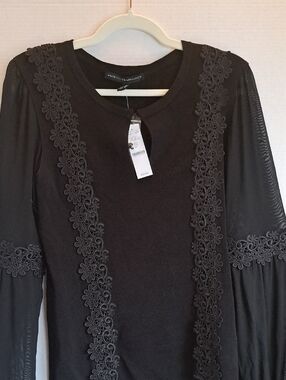 NWT White House Black Market Floral Embroidered Sheer Long Sleeves Keyhole Top M